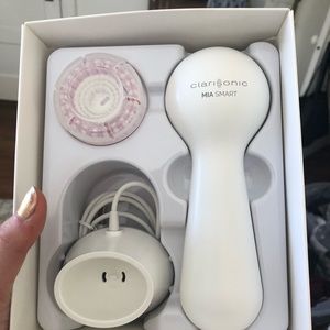 BRAND NEW Clarisonic Mia Smart Brush